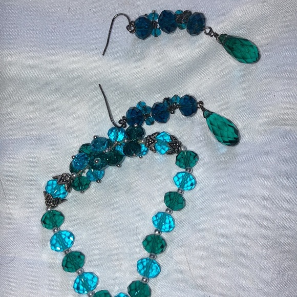 Bundle of bracelet & earrings plus bead necklace, bead bracelet and brooch - Picture 1 of 11